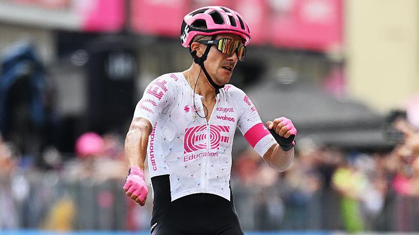 Carapaz wins stage 11 of Giro with late attack